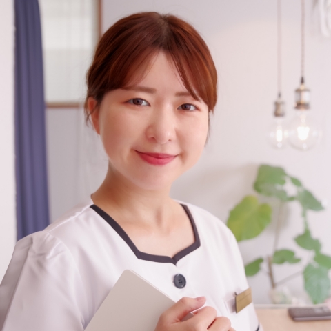 お客様をお迎えするサロンスタッフ